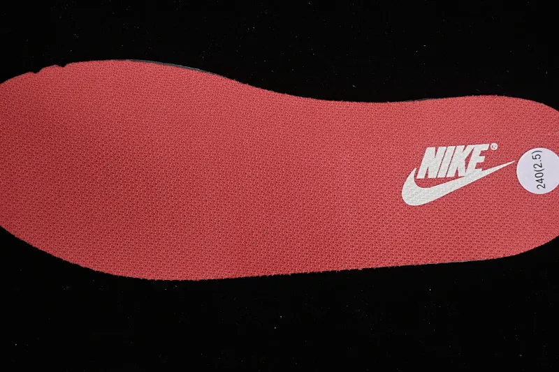 All Categories Nk SB Dunk Series Nk SB Dunk Low Low-top sneakers Nk Dunk Low Strawberry Bear color SB low-top casual sneakers DD1503-603